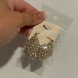 Gold earrings nwt